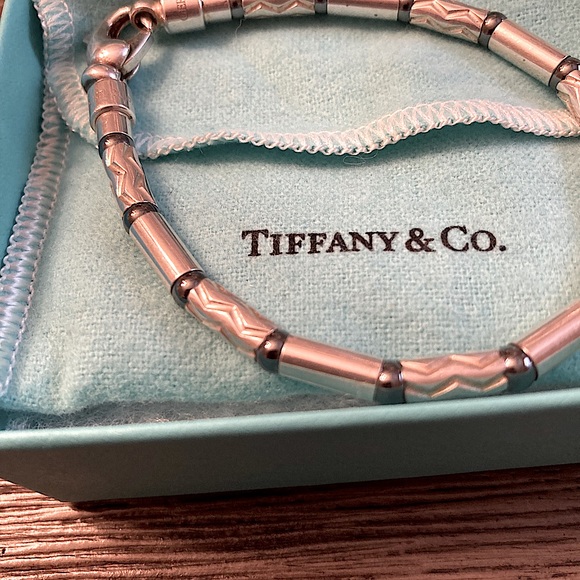 Tiffany & Co - Picture 2 of 9